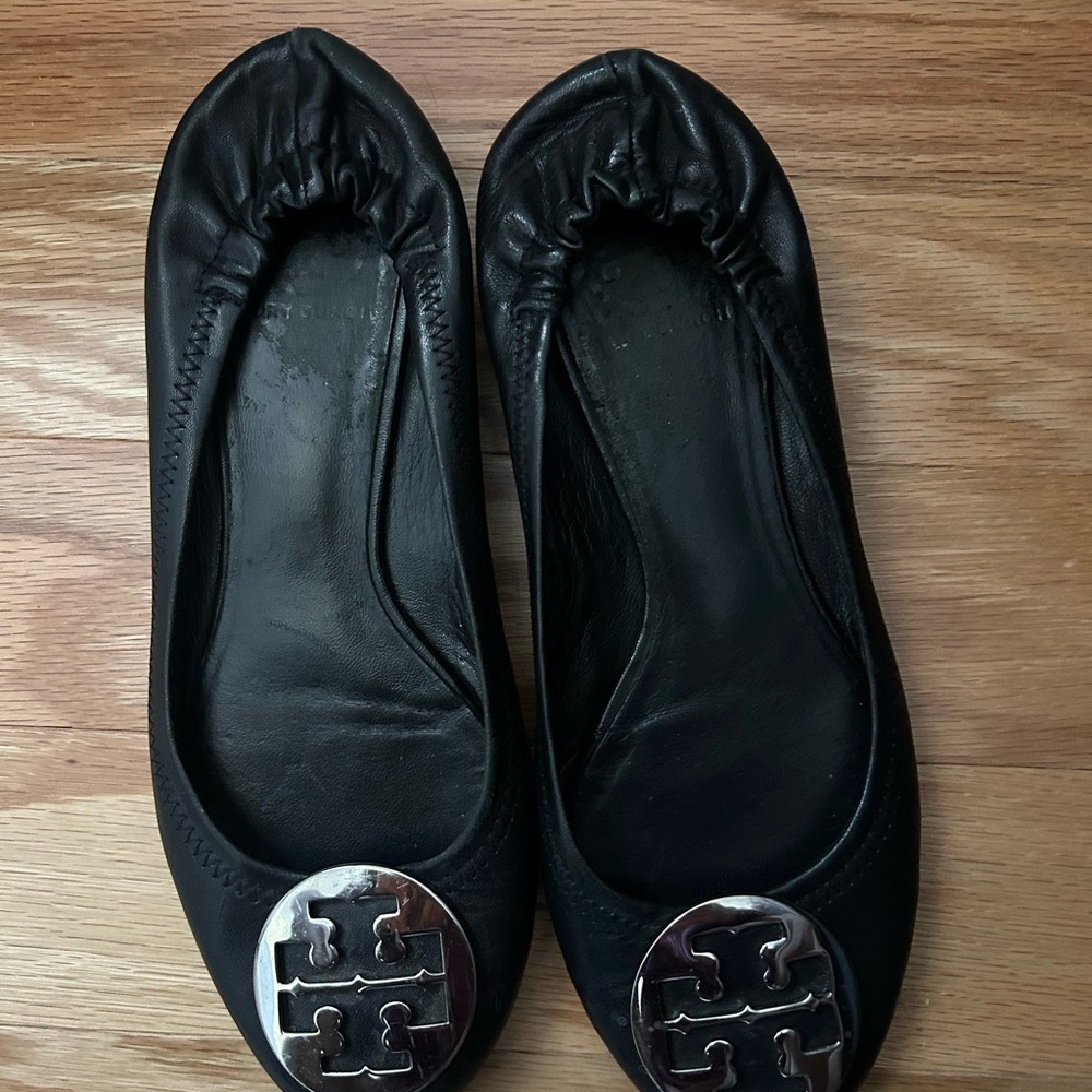 Tory Burch Black Leather Ballet Flats with Silver Logo Medallion 8.5